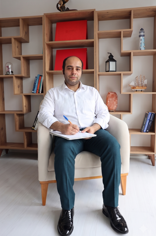 Klinik Psikolog Erdem Bayraktar - portre